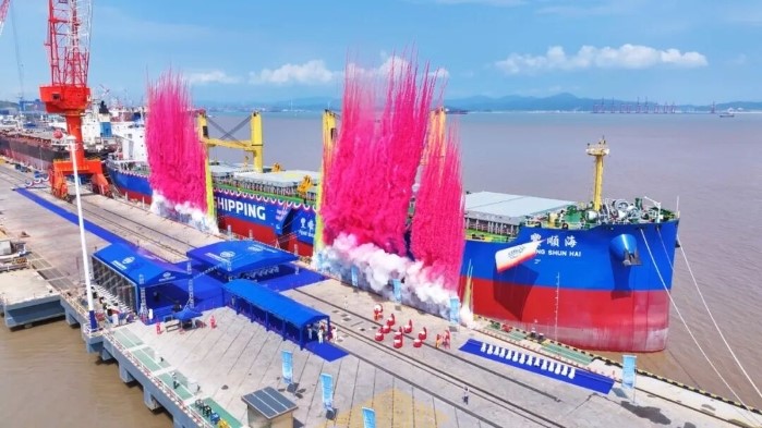 Building on Momentum | COSCO SHIPPING Development Successfully Names and Delivers 64,000 DWT Bulk Carrier 