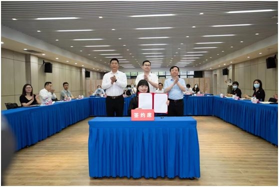 COSCO SHIPPING Development signed a cooperation agreement with Jiaxing Science City and Shanghai University Institute for Sustainable Energy